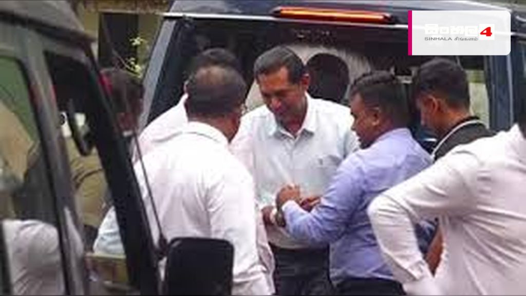 සුගීශ්වර බණ්ඩාර අත්අඩංගුවට: රාජ්ය අරමුදල් අවභාවිතය පිළිබඳ විමර්ශන ඇරඹේ සුගීශ්වර බණ්ඩාර අත්අඩංගුවට: රාජ්ය අරමුදල් අවභාවිතය පිළිබඳ විමර්ශන ඇරඹේ