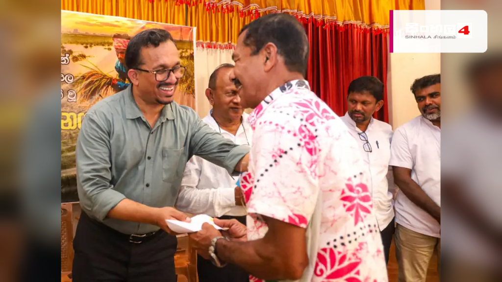 නිල්වලා ලවණ බාධකයෙන් පීඩා විඳි තිහගොඩ ගොවීන්ට වන්දි ප්රදානය කෙරේ නිල්වලා ලවණ බාධකයෙන් පීඩා විඳි තිහගොඩ ගොවීන්ට වන්දි ප්රදානය කෙරේ