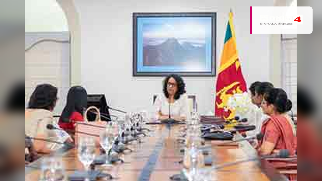 ජාතික කාන්තා කොමිෂන් සභාවේ නියෝජිතයින් අගමැතිනිය හමුවෙයි ජාතික කාන්තා කොමිෂන් සභාවේ නියෝජිතයින් අගමැතිනිය හමුවෙයි