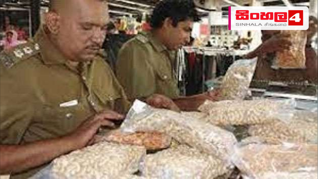 පොළොන්නරුවේ කල් ඉකුත් වූ ආහාර තොගයක් වැටලීමකින් අත්අඩංගුවට Headline: පොළොන්නරුවේ කල් ඉකුත් වූ ආහාර තොගයක් වැටලීමකින් අත්අඩංගුවට Intended image subject: Public Health Inspector inspecting food items Story summary: පොළොන්නරුව, ලංකාපුර ප්රදේ