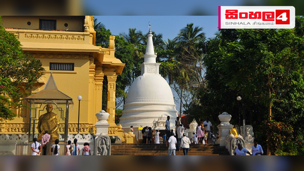 බෙල්ලන්විල ඇසළ මහා පුණ්යෝත්සවයේ පාවඩ පෙරහැරට නලින්ද ජයතිස්ස සහ නාමල් රාජපක්ෂ එක්වෙයි Headline: බෙල්ලන්විල ඇසළ මහා පුණ්යෝත්සවයේ පාවඩ පෙරහැරට නලින්ද ජයතිස්ස සහ නාමල් රාජපක්ෂ එක්වෙයි Intended image subject: Bellanwila Rajamaha Viharaya Perahera Story summary: ඓතිහාසි