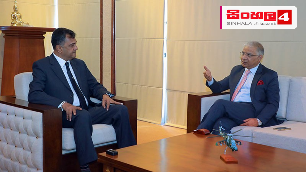 ඉන්දීය මහ කොමසාරිස්වරයා ආරක්ෂක ලේකම් හමුවෙයි Headline: ඉන්දීය මහ කොමසාරිස්වරයා ආරක්ෂක ලේකම් හමුවෙයි Intended image subject: Santosh Jha and Sampath Thuyacontha meeting Story summary: ශ්රී ලංකාවේ ඉන්දීය මහ කොමසාරිස් සන්තෝෂ් ජ
