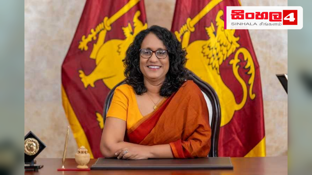 Headline: විභාග කේන්ද්‍රීය අධ්‍යාපන රටාවෙන් ඔබ්බට යා යුතුයි - අග්‍රාමාත්‍ය ආචාර්ය හරිනි අමරසූරිය Intended image subject: Prime Minister Dr. Harini Amarasuriya delivering a speech S