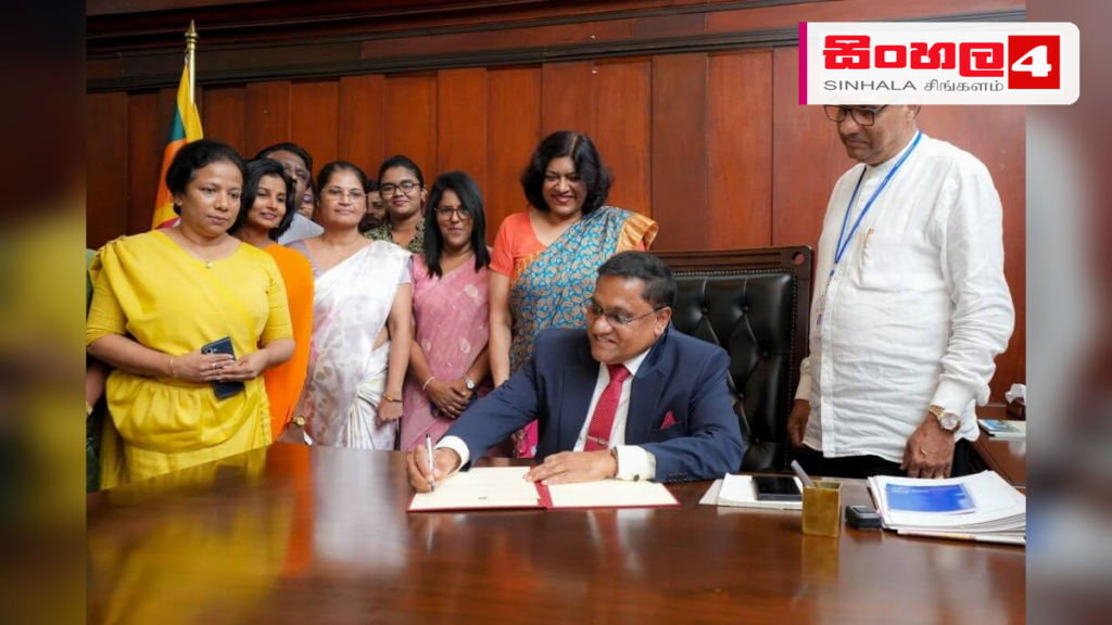 Headline: ශ්‍රී ලංකාවේ නෞකා සංචාරක කර්මාන්තය නංවාලීමට ජර්මානු සහය Intended image subject: Minister Vijitha Herath meeting with German representatives Story summary: ශ්‍රී ලංකාව ප්‍