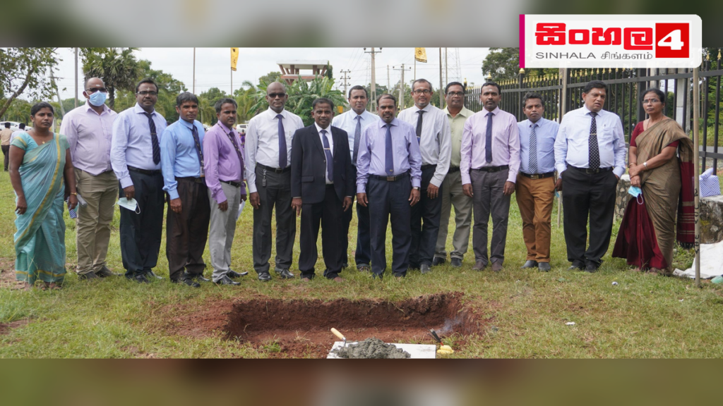 වවුනියාව විශ්වවිද්යාලයේ නව ශිෂ්ය නේවාසිකාගාරයක් සඳහා මුල්ගල් තැබේ Headline: වවුනියාව විශ්වවිද්යාලයේ නව ශිෂ්ය නේවාසිකාගාරයක් සඳහා මුල්ගල් තැබේ Intended image subject: Vavuniya University campus building foundation stone ceremony Story summary: ද
