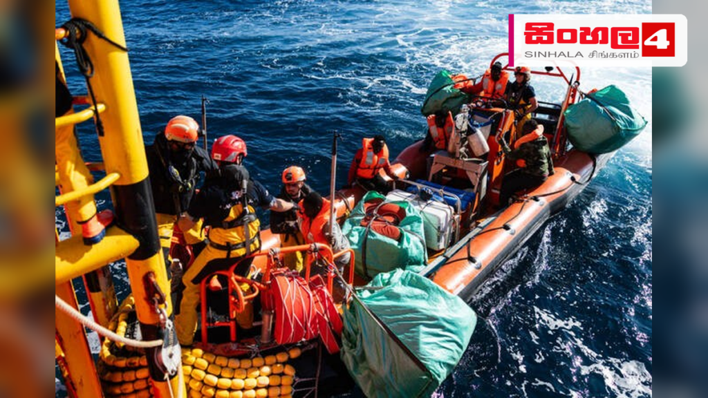 ටියුනීසියානු වෙරළ අසල බෝට්ටුවක් පෙරළී 13ක් අතුරුදන් Headline: ටියුනීසියානු වෙරළ අසල බෝට්ටුවක් පෙරළී 13ක් අතුරුදන් Intended image subject: Tunisian coast search and rescue operation Story summary: ඉතාලිය බලා ගමන් ගත් සංක්රමණික බෝට්ට