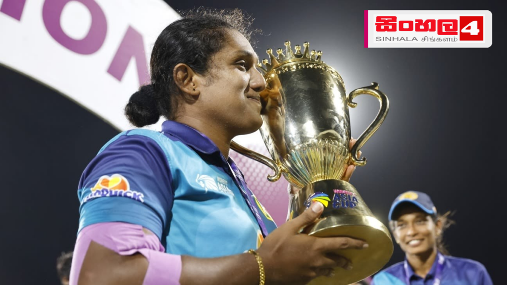 Headline: ආසියානු කුසලාන විස්සයි-20 ක්‍රිකට් තරගාවලියට සහභාගී වීමට ශ්‍රී ලංකා කාන්තා කණ්ඩායම පිටත්ව යයි Intended image subject: Chamari Athapaththu and Sri Lanka women's cricket te