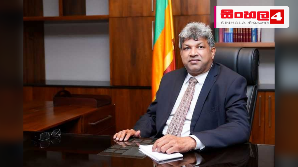 Headline: අතුරුදන් වූවන්ගේ කාර්යාලය කෙරෙහි ජනතා විශ්වාසය වර්ධනය වී තිබෙනවා - අධිකරණ ඇමති Intended image subject: Justice Minister Harshana Nanayakkara meeting families of missing p