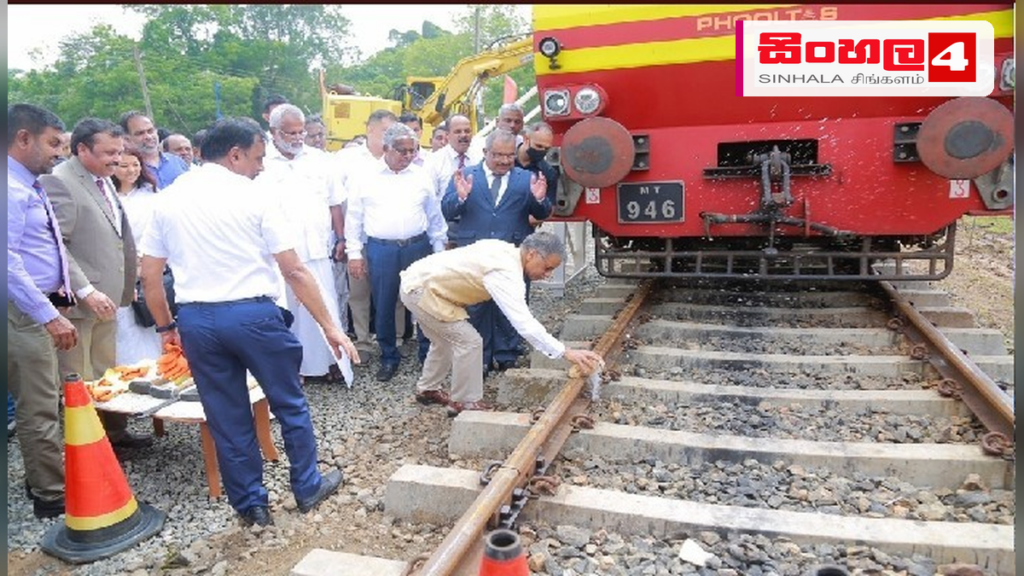 Headline: ගම්පොළ - නාවලපිටිය දුම්රිය මාර්ගයේ අලුත්වැඩියා කටයුතු ඇරඹේ Intended image subject: Sri Lanka Railways track maintenance work Story summary: ගම්පොළ සහ නාවලපිටිය අතර දුම්රි
