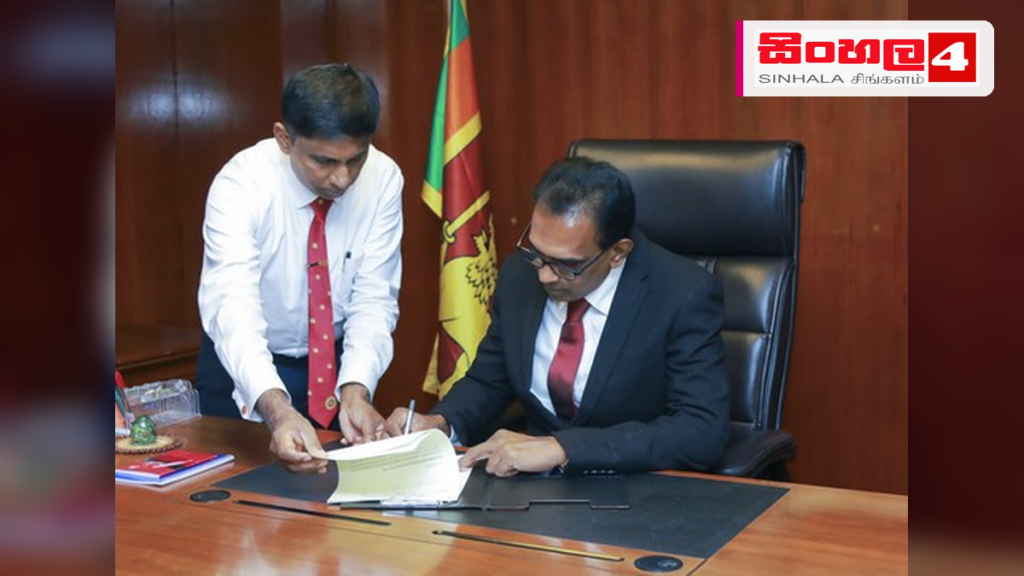 ශ්රී ලංකාවේ කජු වගාව නගා සිටුවීමට නව තාක්ෂණික සහය Headline: ශ්රී ලංකාවේ කජු වගාව නගා සිටුවීමට නව තාක්ෂණික සහය Intended image subject: Minister Professor Krishantha Abeyasena presiding over the cashew sector development meeting St