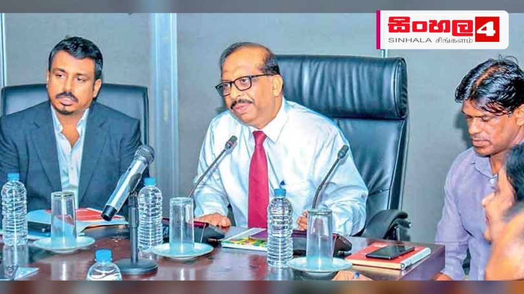 Headline: 20 වැනි ආසියානු ක්‍රීඩා උළෙලේදී ශ්‍රී ලංකාවෙන් වාර්තාගත රන් පදක්කම් බලාපොරොත්තුවක් Intended image subject: Sunil Kumara Gamage and Asanka Seneviratne at sports event Stor