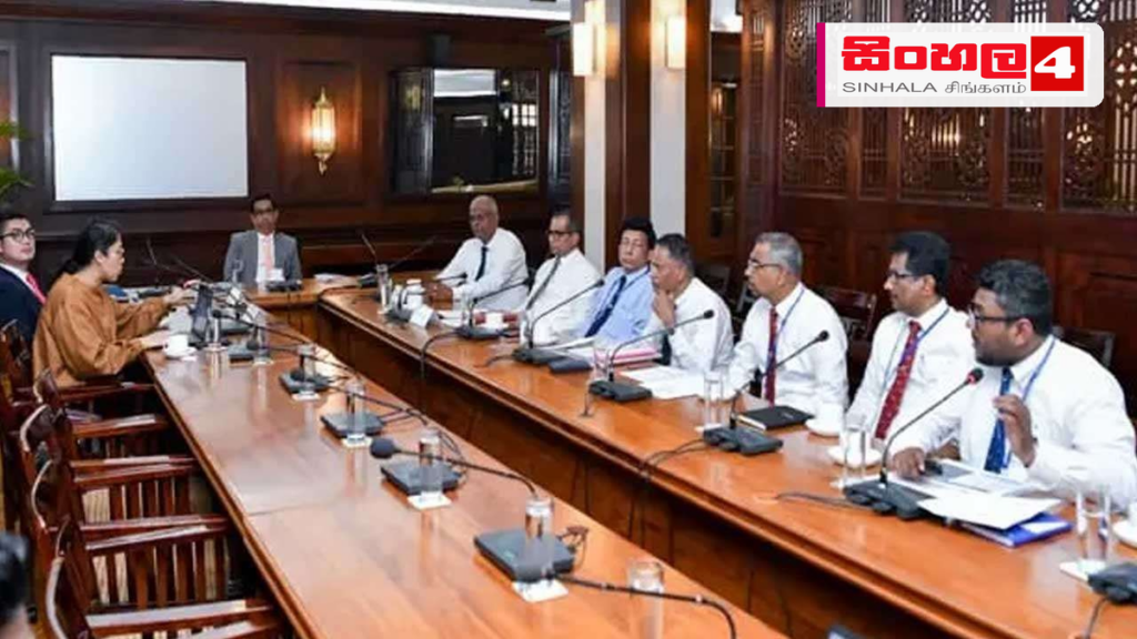 ශ්රී ලංකා රේගුවේ කඩදාසි රහිත ක්රමවේදය ගැන IMF නියෝජිතයින් දැනුවත් කෙරේ Headline: ශ්රී ලංකා රේගුවේ කඩදාසි රහිත ක්රමවේදය ගැන IMF නියෝජිතයින් දැනුවත් කෙරේ Intended image subject: Presidential Secretariat meeting with IMF representatives Story summary: