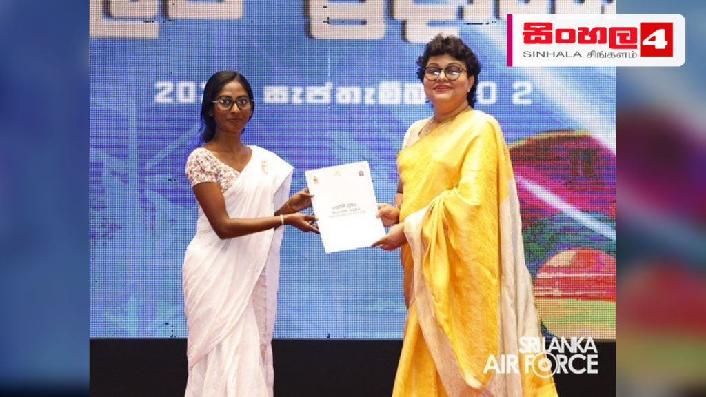 ශ්රී ලංකා ගුවන් හමුදාවට අලුතින් බඳවාගත් සිවිල් සේවකයින්ට පත්වීම් ලිපි ප්රදානය කෙරේ Headline: ශ්රී ලංකා ගුවන් හමුදාවට අලුතින් බඳවාගත් සිවිල් සේවකයින්ට පත්වීම් ලිපි ප්රදානය කෙරේ Intended image subject: SLAF Headquarters appointment ceremony Story summary: ශ්රී ල