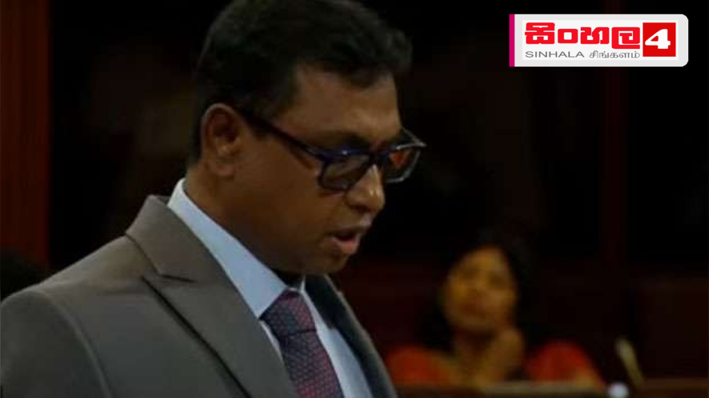අඩු ආදායම්ලාභී පවුල් සවිබල ගැන්වීමට සමෘද්ධි බැංකු හරහා නව ණය වැඩසටහන් Headline: අඩු ආදායම්ලාභී පවුල් සවිබල ගැන්වීමට සමෘද්ධි බැංකු හරහා නව ණය වැඩසටහන් Intended image subject: Minister Upali Pannila addressing a public gathering Story summary: අස්වැසුම