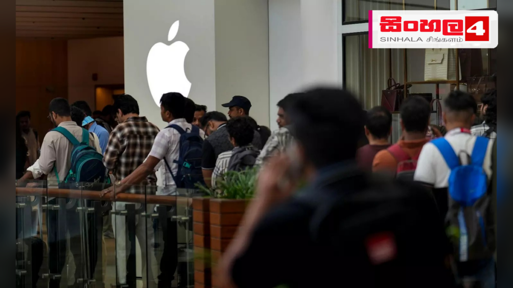 iPhone 18 උන්මාදය: ඉන්දියාවේ දිගු පෝලිම් සහ මූල්ය අවදානම් පිළිබඳ අනතුරු ඇඟවීම් Headline: iPhone 18 උන්මාදය: ඉන්දියාවේ දිගු පෝලිම් සහ මූල්ය අවදානම් පිළිබඳ අනතුරු ඇඟවීම් Intended image subject: Customers waiting in a long queue outside an Apple Store in India