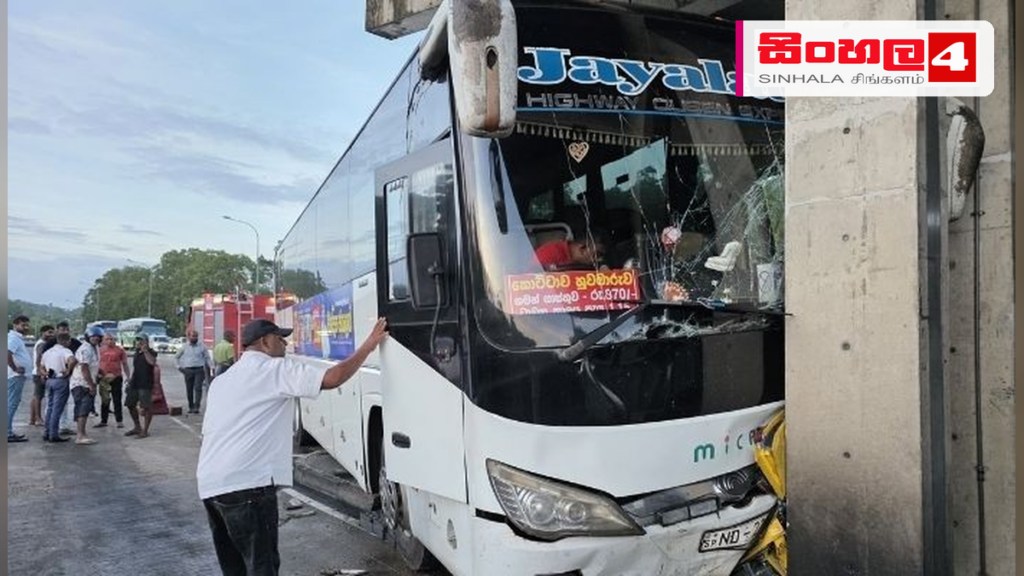 Headline: දක්ෂිණ අධිවේගී මාර්ගයේ බස් රථ සහ වාහන ගැටීමෙන් 10 දෙනෙකුට තුවාල Intended image subject: Southern Expressway road accident scene Story summary: දක්ෂිණ අධිවේගී මාර්ගයේ කළුත