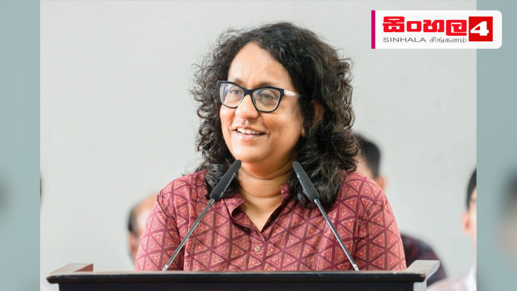 සත් කෝරළයේ කලා උරුමය අගයන ප්රදර්ශනයක් අගමැතිනියගේ ප්රධානත්වයෙන් ඇරඹේ Headline: සත් කෝරළයේ කලා උරුමය අගයන ප්රදර්ශනයක් අගමැතිනියගේ ප්රධානත්වයෙන් ඇරඹේ Intended image subject: Prime Minister Dr. Harini Amarasuriya at the exhibition opening Story summa