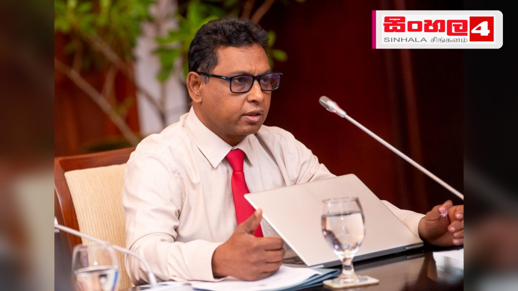 Headline: රටේ පරිවර්තනීය වෙනසක් වෙනුවෙන් ජාතික විද්වත් සංවිධානය කැපවී සිටිනවා - අමාත්‍ය උපාලි පන්නිල Intended image subject: Minister Upali Pannila addressing a public gathering St