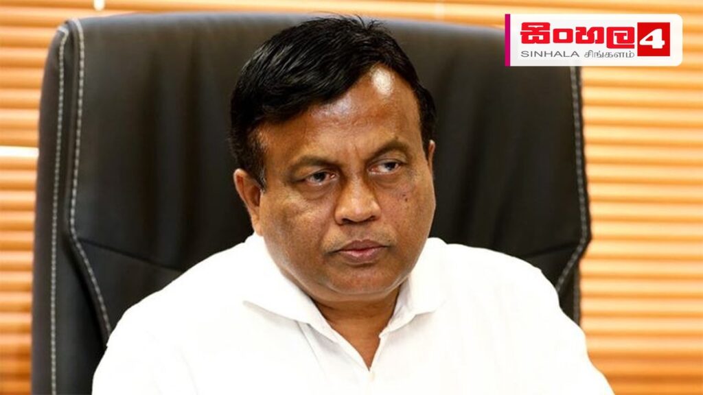 Headline: විදෙස්ගතව සිටි මත්ද්‍රව්‍ය ජාවාරම්කරුවන් 67 දෙනෙකු මෙරටට රැගෙන ආවා - නියෝජ්‍ය අමාත්‍ය සුනිල් වටගල Intended image subject: Deputy Minister Sunil Watagala speaking at a mee