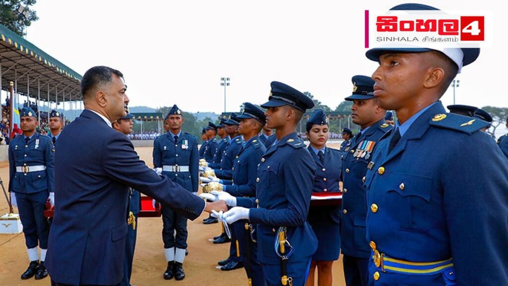 ශ්රී ලංකා ගුවන් හමුදා නිලධාරීන්ගේ විසිර යාමේ පෙළපාලිය චීන වරායේදී Headline: ශ්රී ලංකා ගුවන් හමුදා නිලධාරීන්ගේ විසිර යාමේ පෙළපාලිය චීන වරායේදී Intended image subject: Defence Secretary at SLAF Passing Out Parade Story summary: ත්රිකුණාමලය, චීන ව