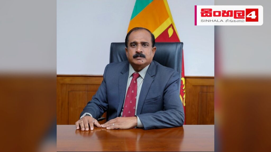 Headline: ආරක්ෂක නියෝජ්‍ය අමාත්‍යවරයා ගාල්ල පෙට්ටිගලවත්ත අවි ගබඩාවේ නිරීක්ෂණ චාරිකාවක Intended image subject: Major General Aruna Jayasekara inspecting Galle Armoury Complex Story