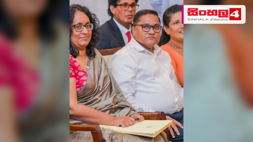 Headline: පාර්ලිමේන්තු පරිශ්‍රයේදී උත්සවාකාරයෙන් පැවැත්වුණු නවරාත්‍රී පූජෝත්සවය Intended image subject: Prime Minister Harini Amarasuriya and Speaker Jagath Wickramaratne at Navara